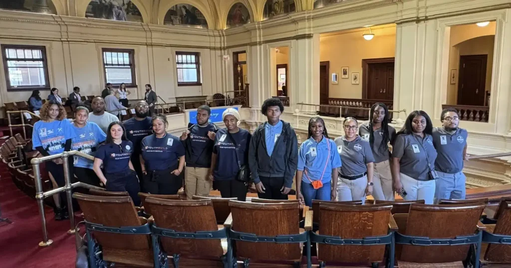 Students visiting the Trenton legislative building